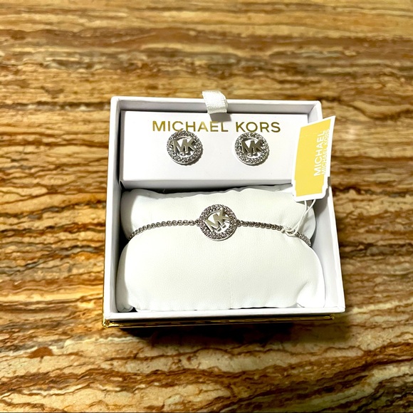 Michael Kors - Picture 1 of 3